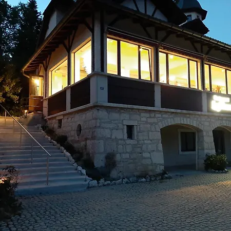 Le Manoir Guest house *